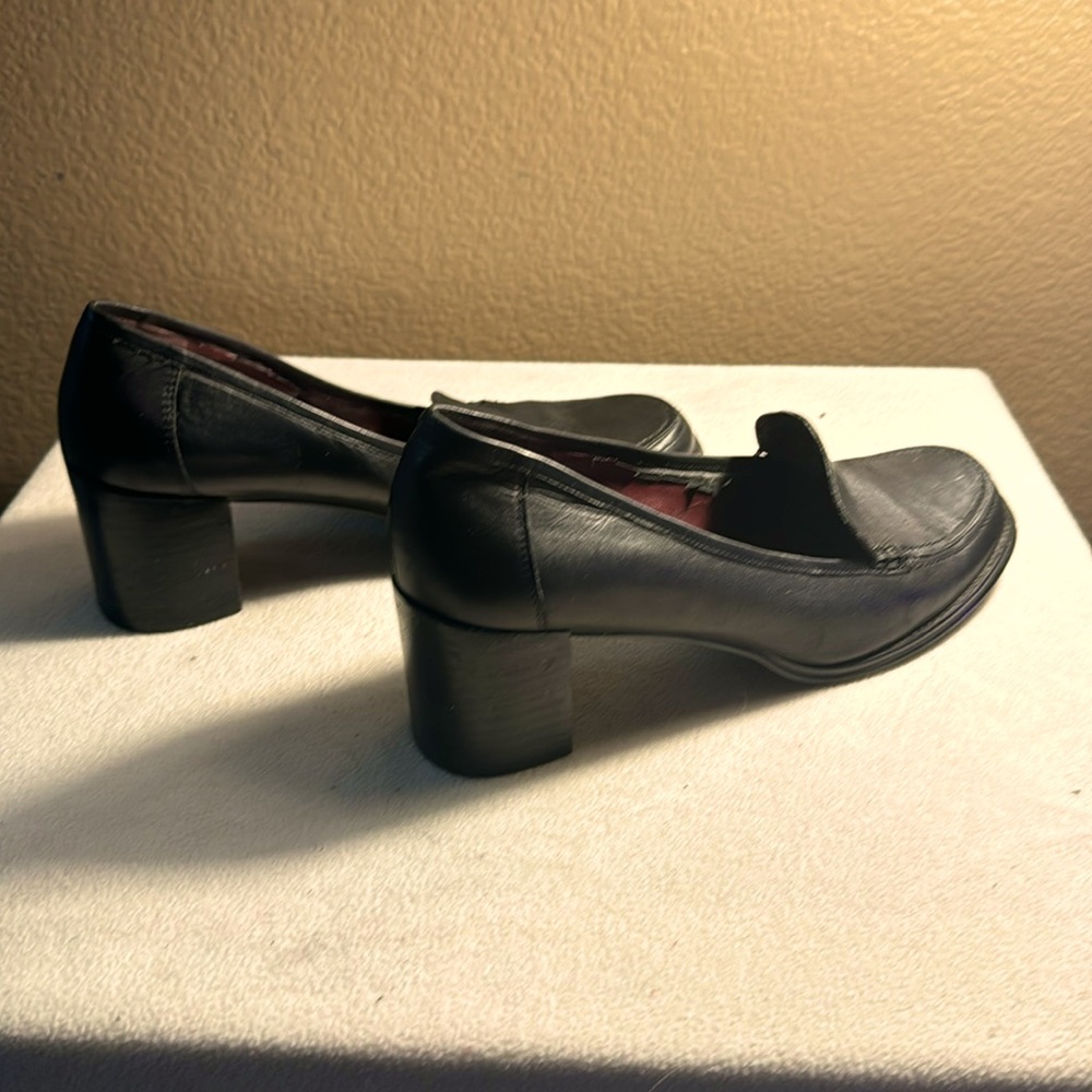 Lightly used black women’s work shoes
